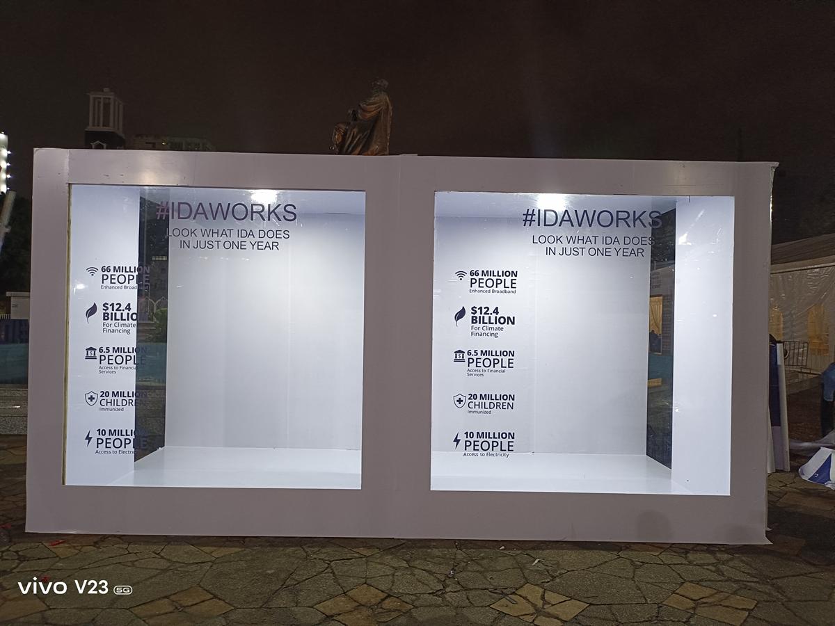 Fabrication detail showcase repeat